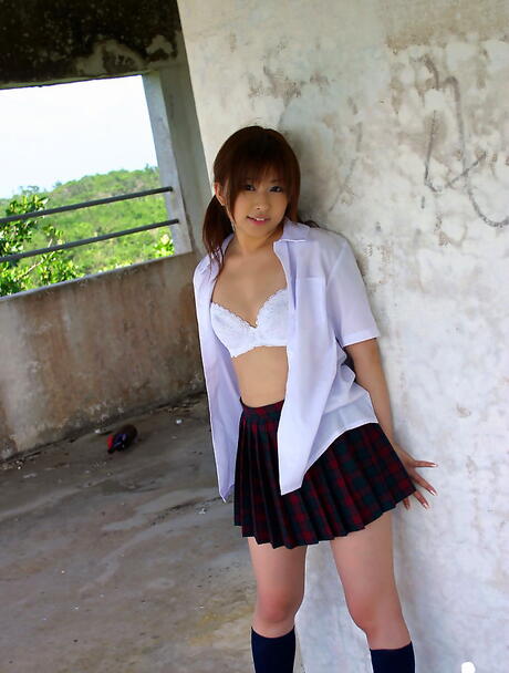 Deluxe japanese hottie Miyu Sugiura in hot lingerie reveals her butt outdoor