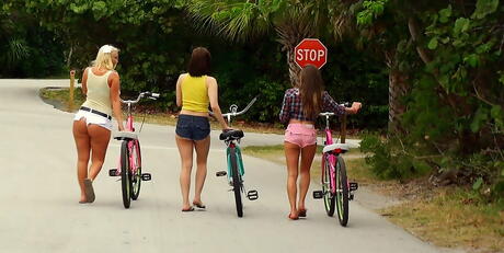 Sultry beauties Molly Cavalli, Rachel Roxxx and Chloe Caine have lesbian sex outdoor